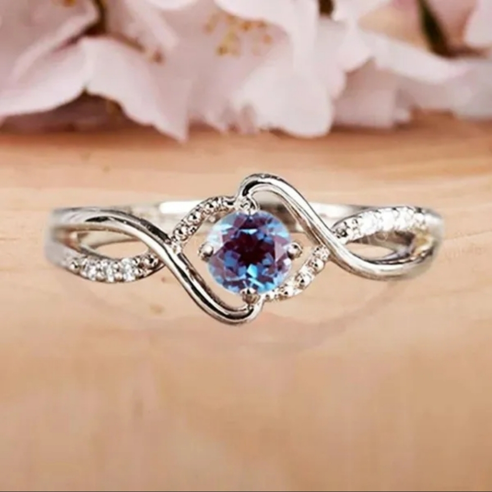 Elegant Silver and Alexandrite Gemstone Infinity Ring